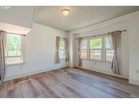 7906 SE Woodstock Boulevard Portland OR 97206
