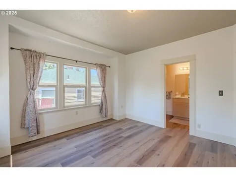 7906 SE Woodstock Boulevard Portland OR 97206