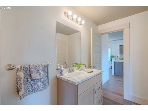 7906 SE Woodstock Boulevard Portland OR 97206