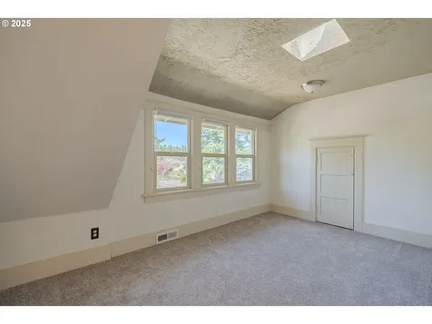 7906 SE Woodstock Boulevard Portland OR 97206
