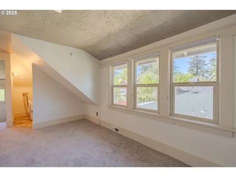 7906 SE Woodstock Boulevard Portland OR 97206