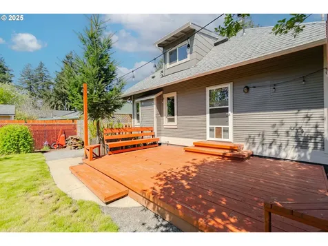 7906 SE Woodstock Boulevard Portland OR 97206
