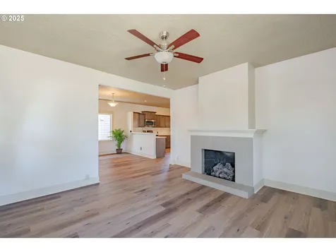 7906 SE Woodstock Boulevard Portland OR 97206