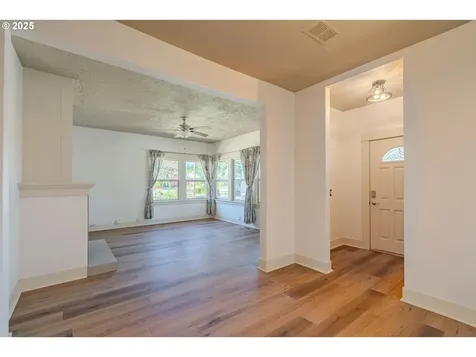 7906 SE Woodstock Boulevard Portland OR 97206