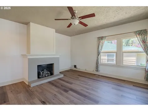 7906 SE Woodstock Boulevard Portland OR 97206