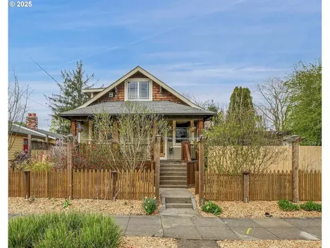 5735 SE Woodstock Boulevard Portland OR 97206