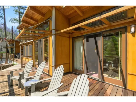 49348 Mckenzie Highway Vida OR 97488