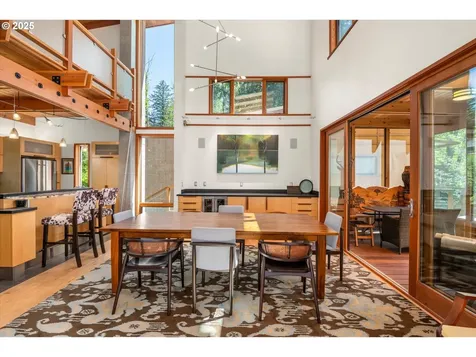 49348 Mckenzie Highway Vida OR 97488