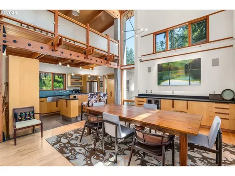 49348 Mckenzie Highway Vida OR 97488