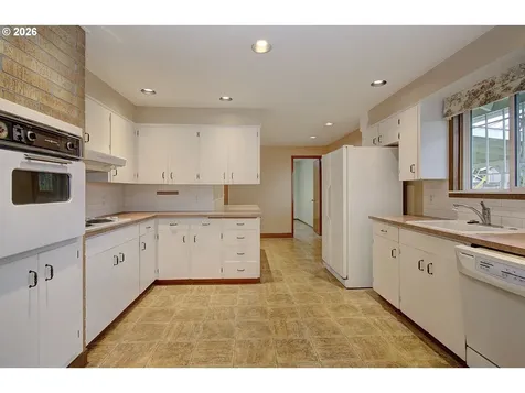14351 NE San Rafael Street Portland OR 97230