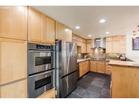 208 N Knoxville Way Vancouver WA 98664