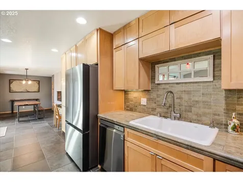 208 N Knoxville Way Vancouver WA 98664