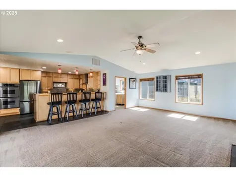 208 N Knoxville Way Vancouver WA 98664