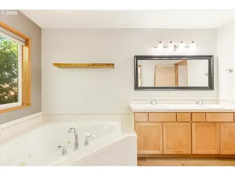 208 N Knoxville Way Vancouver WA 98664