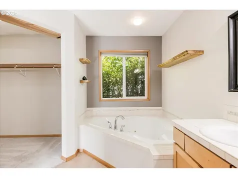 208 N Knoxville Way Vancouver WA 98664