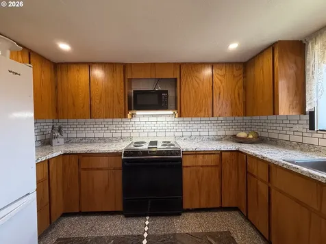 407 S Empire Boulevard Coos Bay OR 97420