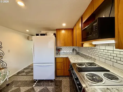 407 S Empire Boulevard Coos Bay OR 97420