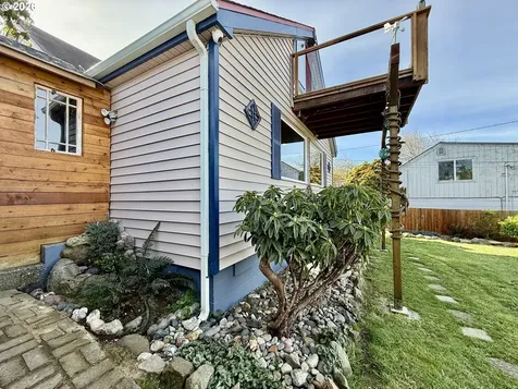 407 S Empire Boulevard Coos Bay OR 97420