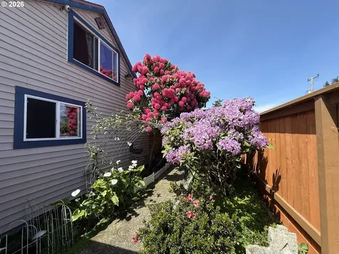 407 S Empire Boulevard Coos Bay OR 97420