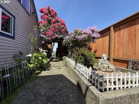 407 S Empire Boulevard Coos Bay OR 97420