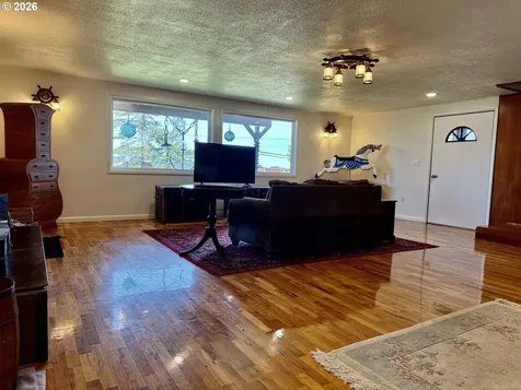 407 S Empire Boulevard Coos Bay OR 97420