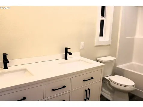 221 Greenhill Drive Roseburg OR 97471
