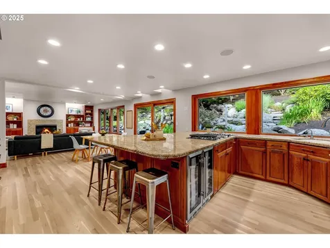 8910 SW Lancelot Lane Portland OR 97219