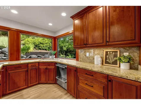 8910 SW Lancelot Lane Portland OR 97219