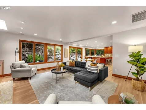 8910 SW Lancelot Lane Portland OR 97219