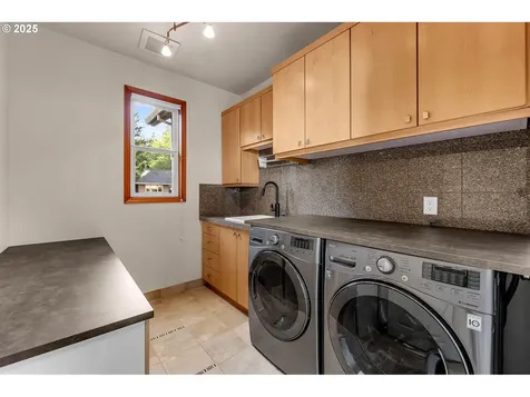 8910 SW Lancelot Lane Portland OR 97219