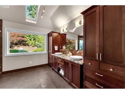 8910 SW Lancelot Lane Portland OR 97219