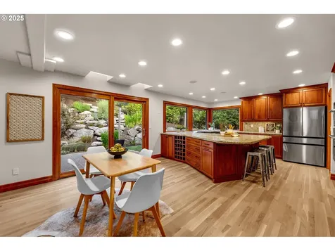 8910 SW Lancelot Lane Portland OR 97219