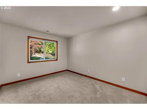 8910 SW Lancelot Lane Portland OR 97219