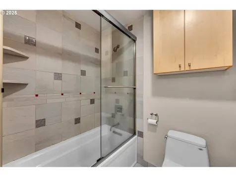 8910 SW Lancelot Lane Portland OR 97219