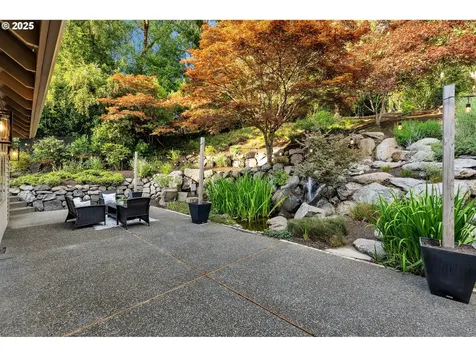 8910 SW Lancelot Lane Portland OR 97219
