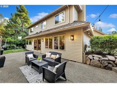 8910 SW Lancelot Lane Portland OR 97219