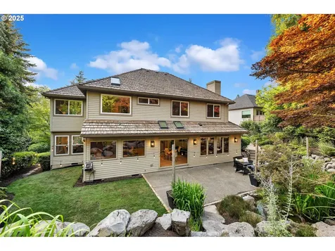8910 SW Lancelot Lane Portland OR 97219