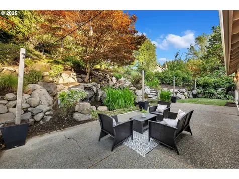 8910 SW Lancelot Lane Portland OR 97219