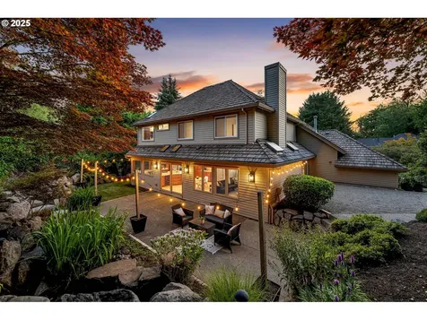 8910 SW Lancelot Lane Portland OR 97219