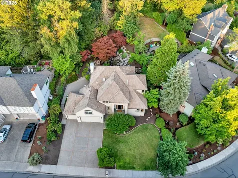 8910 SW Lancelot Lane Portland OR 97219