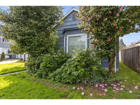 824 W Nebo Street Roseburg OR 97471