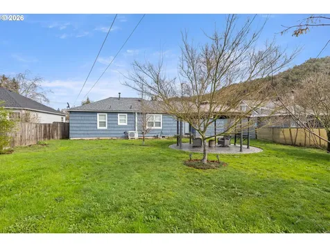 824 W Nebo Street Roseburg OR 97471
