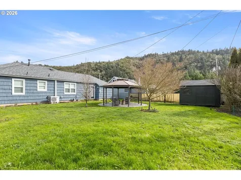 824 W Nebo Street Roseburg OR 97471