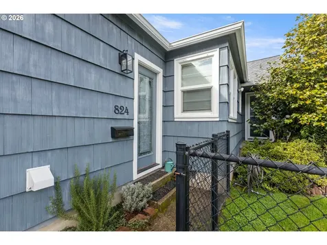 824 W Nebo Street Roseburg OR 97471