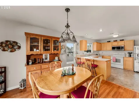 401 Sunnyside Drive Winston OR 97496