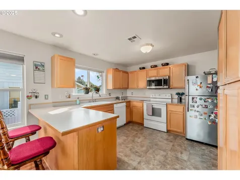 401 Sunnyside Drive Winston OR 97496