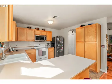 401 Sunnyside Drive Winston OR 97496