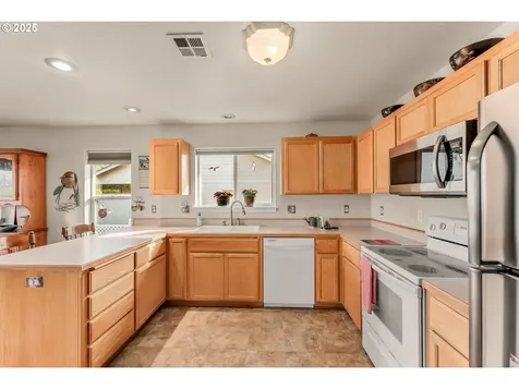 401 Sunnyside Drive Winston OR 97496