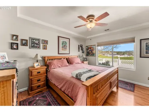 401 Sunnyside Drive Winston OR 97496