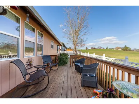 401 Sunnyside Drive Winston OR 97496